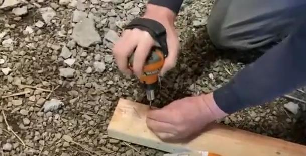 how a palm nailer works