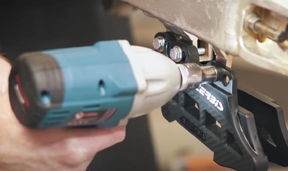 impact wrench works