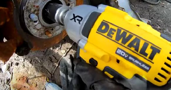  a dewalts impact wrench work