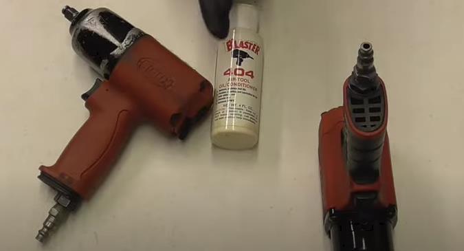 oiling in an impact wrench