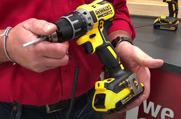 How to you select a cordless drill