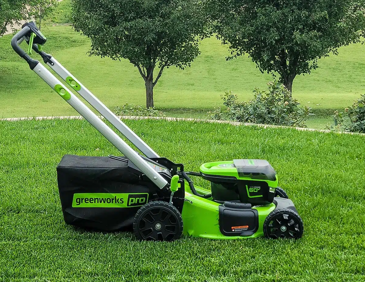 How to Charge Cordless Lawn Mower Battery