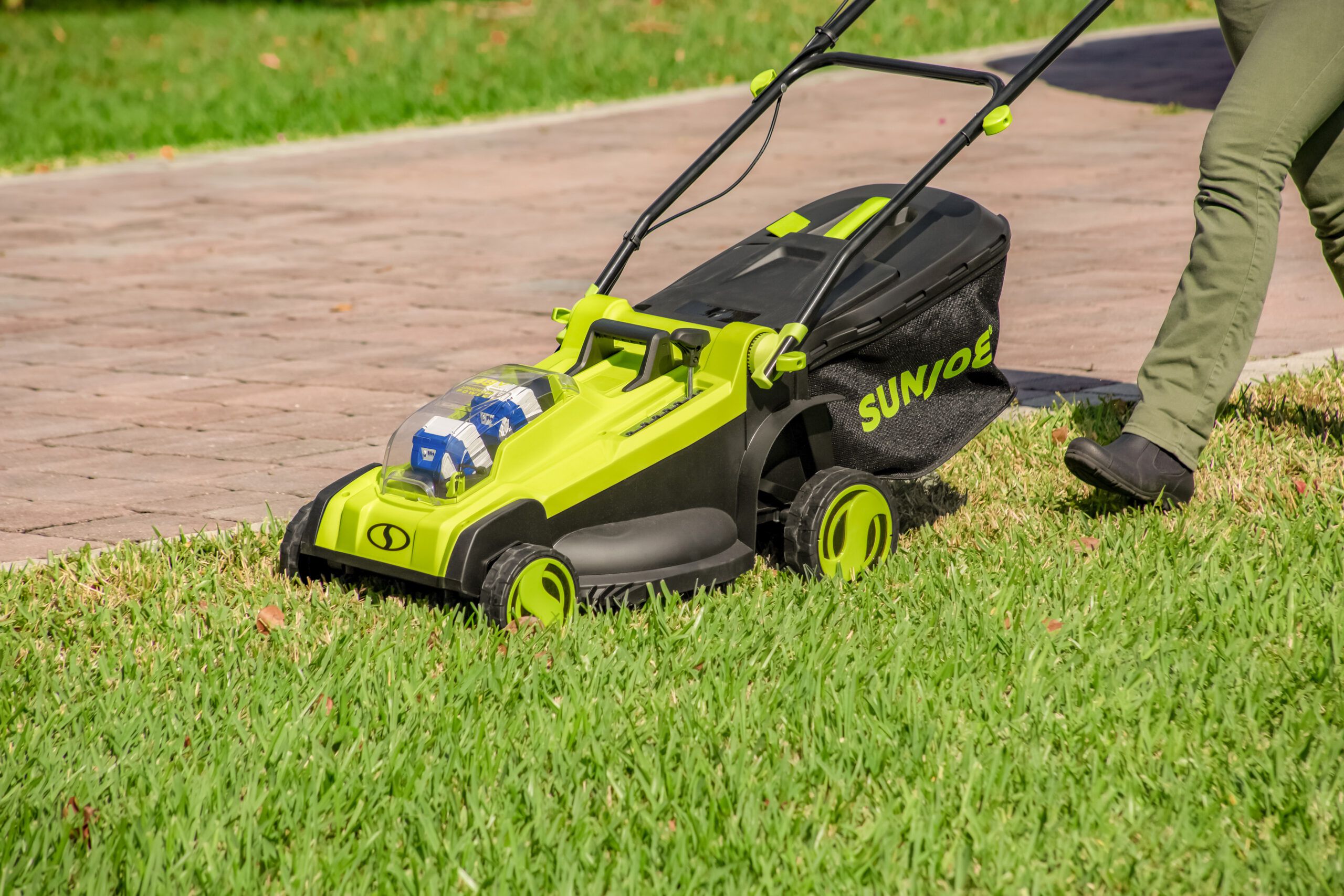 What to Look for When Buying a Cordless Lawn Mower