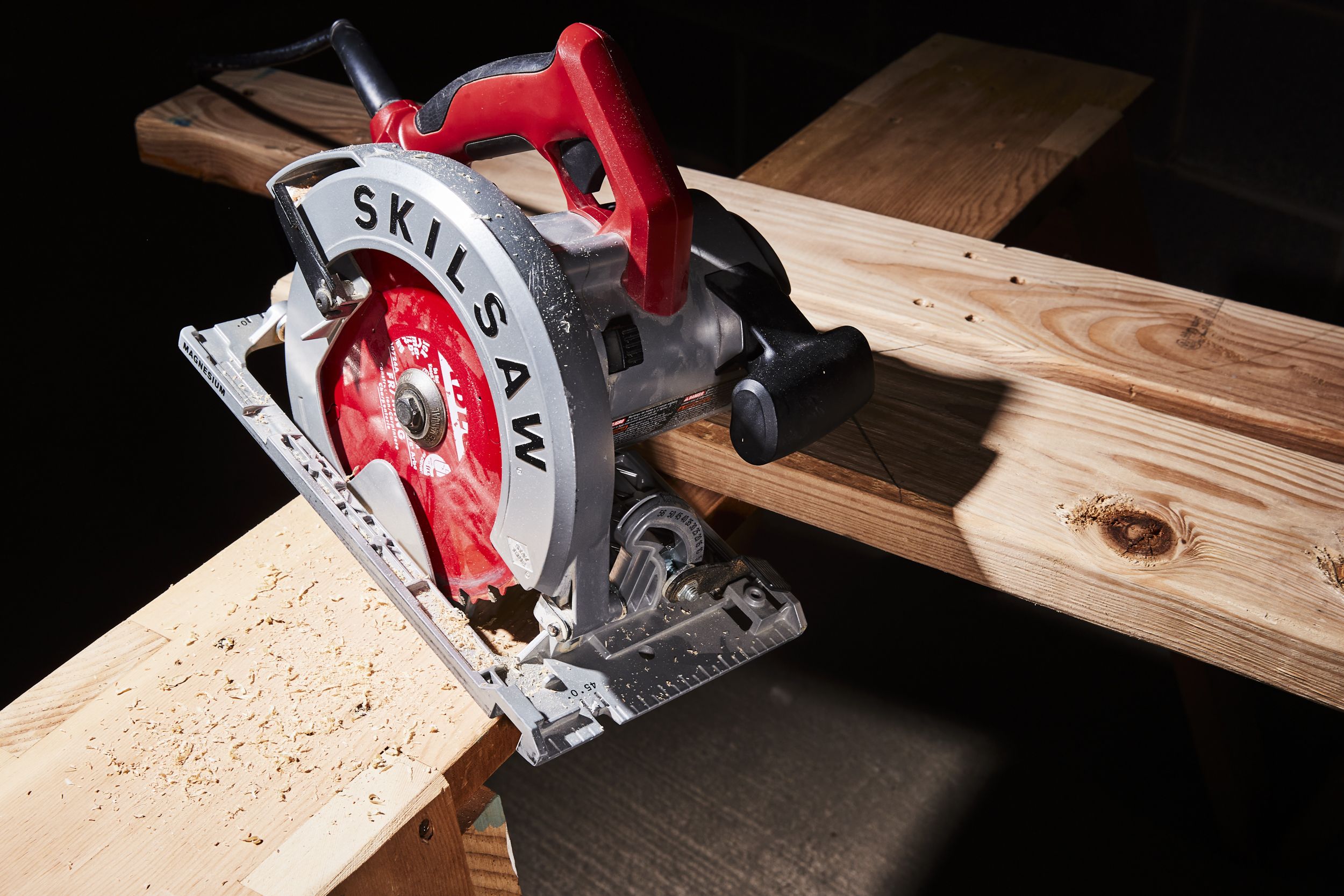 How to Compare the Performance of Cordless Circular Saws for Woodworking?